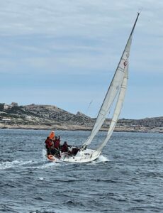 Lire la suite à propos de l’article YACHTING SOCIETY : Retour sur notre belle escapade Voile à Marseille les 12-13 Avril