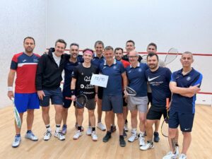 Lire la suite à propos de l’article SQUASH Society : Retour sur un incroyable défi : « Tous contre Victor ! »