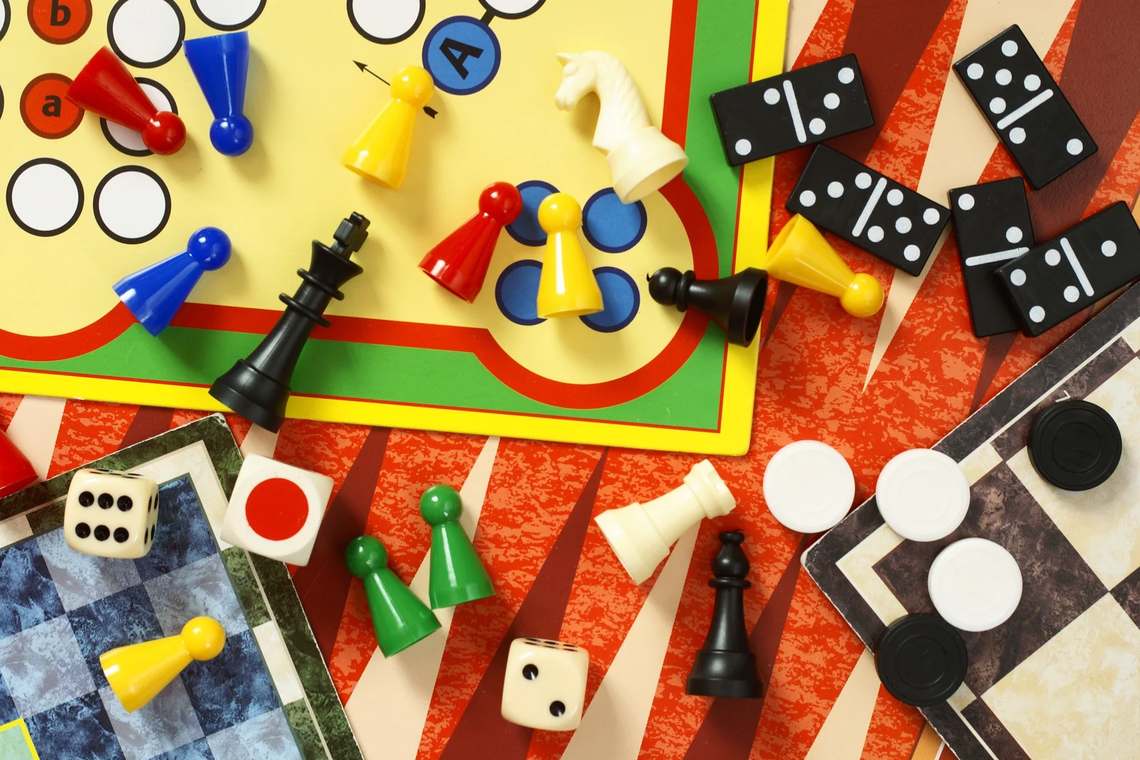 Échecs, bridge, jeux de société et gourmandises : participez à notre 1er afterwork !